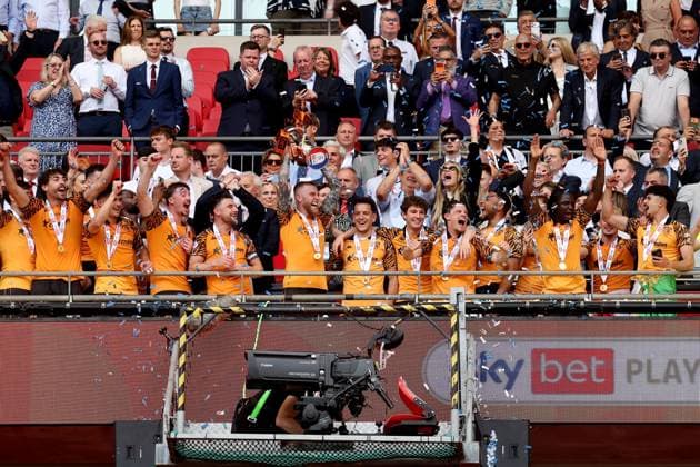 Oliver McBurnie of Hull City celebrates with teammates after winning the EFL Championship Play-off Final and promotion to the Premier League Hull City v Middlesbrough, EFL Sky Bet Championship, Play-Off Final, Football, Wembley Stadium, London, UK - 23 May 2026London Wembley Stadium United Kingdom EDITORIAL USE ONLY No use with unauthorised audio, video, data, fixture lists, club league logos or live services. Online in-match use limited to 120 images, no video emulation. No use in betting, games or single club league player publications. Copyright: xKieranxMcManus Shutterstockx 16887313fb