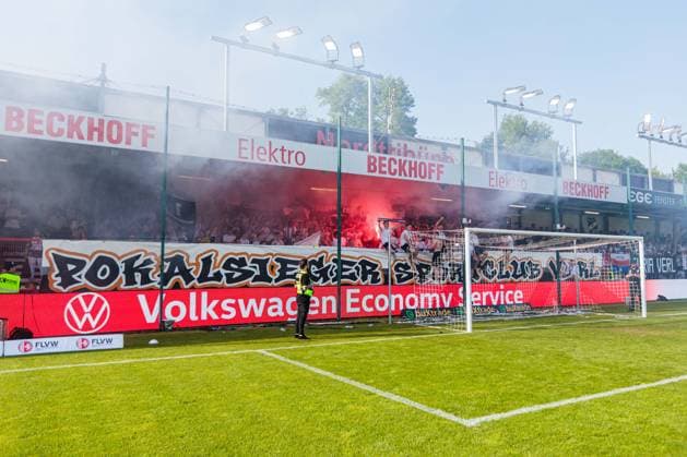 Der Fanblock des SC Verl jubelt nach dem Sieg im Finale des Krombacher Westfalenpokal GER, SC Verl vs. SF Lotte, Fussball, Westfalenpokal, Finale, Spielzeit 2025 2026, 23.05.2026 DFL Regulations prohibit any use of photographers as image sequences and or quasi-video. GER, SC Verl vs. SF Lotte, Fussball, Westfalenpokal, Finale, Spielzeit 2025 2026, 23.05.2026 Verl Copyright: xEibner-Pressefoto JanxRollingerx EP_JSK