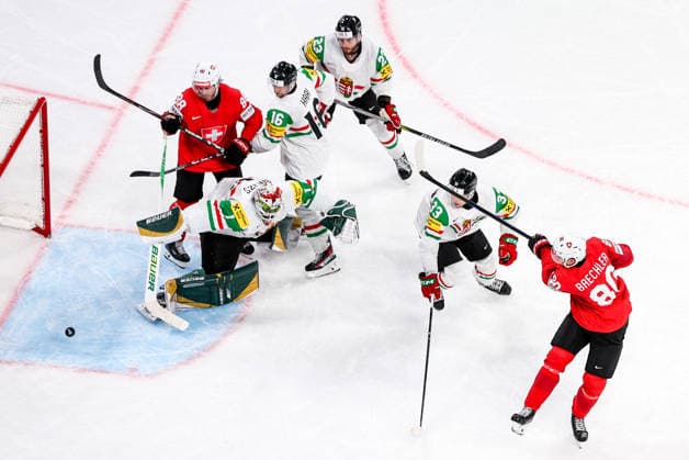 Ice hockey, Eishockey - IIHF WC 2026 ZURICH,SWITZERLAND,23.MAY.26 - ICE HOCKEY - IIHF Ice Hockey World Championship, WM, Weltmeisterschaft 2026, group stage, Switzerland vs Hungary. Image shows Christoph Bertschy (SUI), Bence Balizs (HUN), Janos Hari (HUN), Zeteny Hadobas (HUN), Milan Horvath (HUN) and Nicolas Baechler (SUI). GEPAxpictures xMaticxKlansek