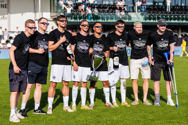 Die Mannschaft von SC Verl jubelt nach dem Sieg im Finale des Krombacher Westfalenpokal GER, SC Verl vs. SF Lotte, Fussball, Westfalenpokal, Finale, Spielzeit 2025 2026, 23.05.2026 DFL Regulations prohibit any use of photographers as image sequences and or quasi-video. GER, SC Verl vs. SF Lotte, Fussball, Westfalenpokal, Finale, Spielzeit 2025 2026, 23.05.2026 Verl Copyright: xEibner-Pressefoto JanxRollingerx EP_JSK