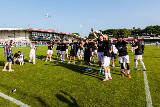 Die Mannschaft von SC Verl jubelt nach dem Sieg im Finale des Krombacher Westfalenpokal GER, SC Verl vs. SF Lotte, Fussball, Westfalenpokal, Finale, Spielzeit 2025 2026, 23.05.2026 DFL Regulations prohibit any use of photographers as image sequences and or quasi-video. GER, SC Verl vs. SF Lotte, Fussball, Westfalenpokal, Finale, Spielzeit 2025 2026, 23.05.2026 Verl Copyright: xEibner-Pressefoto JanxRollingerx EP_JSK