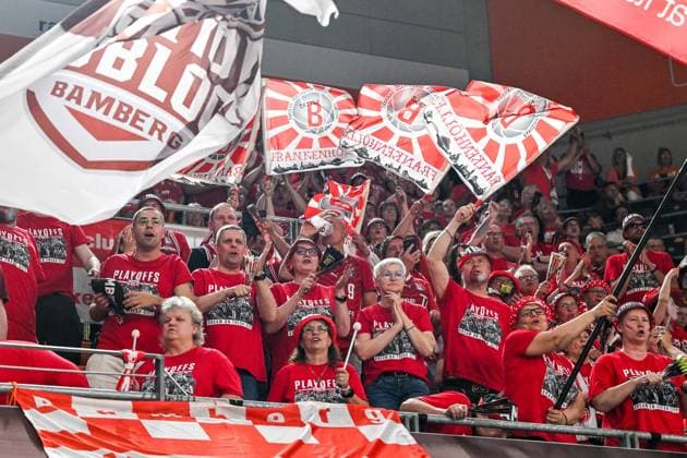 GER, BBL, Playoffs, ratiopharm Ulm vs BMA365 Bamberg Baskets 23.05.2026, ratiopharm arena, Neu-Ulm, GER, BBL, Playoffs, ratiopharm Ulm vs BMA365 Bamberg Baskets, im Bild Jubel der Bamberger Fans nach Spielende