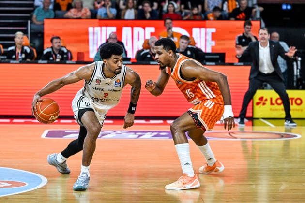GER, BBL, Playoffs, ratiopharm Ulm vs BMA365 Bamberg Baskets 23.05.2026, ratiopharm arena, Neu-Ulm, GER, BBL, Playoffs, ratiopharm Ulm vs BMA365 Bamberg Baskets, im Bild Ibrahim Watson (Bamberg, 2), Justin Simon (Ulm, 15)