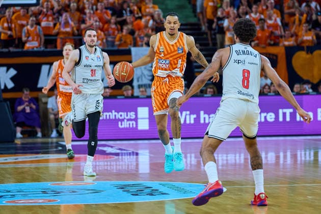 Danile Keppeler (BMA365 Bamberg Baskets, 31), Nelson Weidemann (ratiopharm ulm, 00), Demarcus Marquette Demonia (BMA365 Bamberg Baskets, 08) GER, ratiopharm ulm vs. Bamberg Baskets, Basketball, Playoffs, Viertelfinale, 3. Spiel, EasyCredit BBL, Spielzeit 2025 2026, 23.05.2026 GER, ratiopharm ulm vs. Bamberg Baskets, Basketball, Playoffs, Viertelfinale, 3. Spiel, EasyCredit BBL, Spielzeit 2025 2026, 23.05.2026 Neu-Ulm Copyright: xEibner-Pressefoto GeraldxOelze-dexStoppanyx EP_ODS