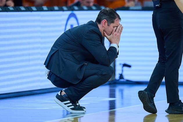 Ty Harrelson (ratiopharm ulm, Head Coach) niedergeschlagen, enttaeuscht GER, ratiopharm ulm vs. Bamberg Baskets, Basketball, Playoffs, Viertelfinale, 3. Spiel, EasyCredit BBL, Spielzeit 2025 2026, 23.05.2026 GER, ratiopharm ulm vs. Bamberg Baskets, Basketball, Playoffs, Viertelfinale, 3. Spiel, EasyCredit BBL, Spielzeit 2025 2026, 23.05.2026 Neu-Ulm Copyright: xEibner-Pressefoto GeraldxOelze-dexStoppanyx EP_ODS
