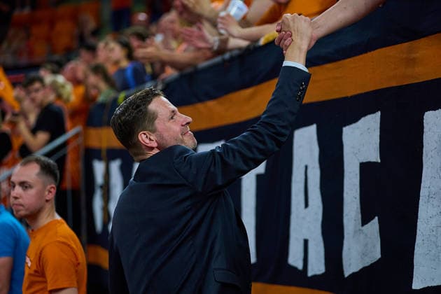 Thorsten Leibenath (ratiopharm ulm, Sportdirektor) bei den Fans GER, ratiopharm ulm vs. Bamberg Baskets, Basketball, Playoffs, Viertelfinale, 3. Spiel, EasyCredit BBL, Spielzeit 2025 2026, 23.05.2026 GER, ratiopharm ulm vs. Bamberg Baskets, Basketball, Playoffs, Viertelfinale, 3. Spiel, EasyCredit BBL, Spielzeit 2025 2026, 23.05.2026 Neu-Ulm Copyright: xEibner-Pressefoto GeraldxOelze-dexStoppanyx EP_ODS