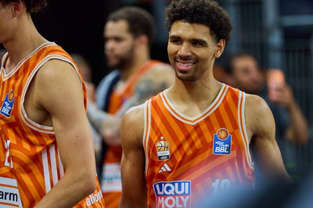 Mark Smith (ratiopharm ulm, 13) nach Spielende GER, ratiopharm ulm vs. Bamberg Baskets, Basketball, Playoffs, Viertelfinale, 3. Spiel, EasyCredit BBL, Spielzeit 2025 2026, 23.05.2026 GER, ratiopharm ulm vs. Bamberg Baskets, Basketball, Playoffs, Viertelfinale, 3. Spiel, EasyCredit BBL, Spielzeit 2025 2026, 23.05.2026 Neu-Ulm Copyright: xEibner-Pressefoto GeraldxOelze-dexStoppanyx EP_ODS