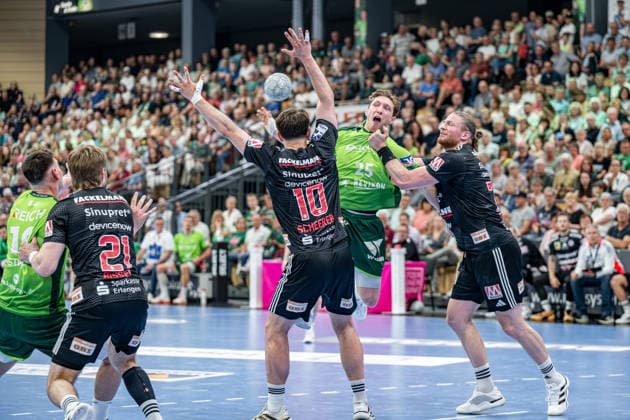 Handball Bundesliga; HSG Wetzlar - HC Erlangen, 23.05.26 Justin Müller (HSG Wetzlar, 25), Florian Scheerer (HC Erlangen, 10), Maciej Gebala (HC Erlangen, 77), Christopher Bissel (HC Erlangen, 21), Josip Simic (HSG Wetzlar, 10) Handball Bundesliga; HSG Wetzlar - HC Erlangen: Wetzlar, 23.05.26 Copyright: xBEAUTIFULxSPORTS Roeczeyx