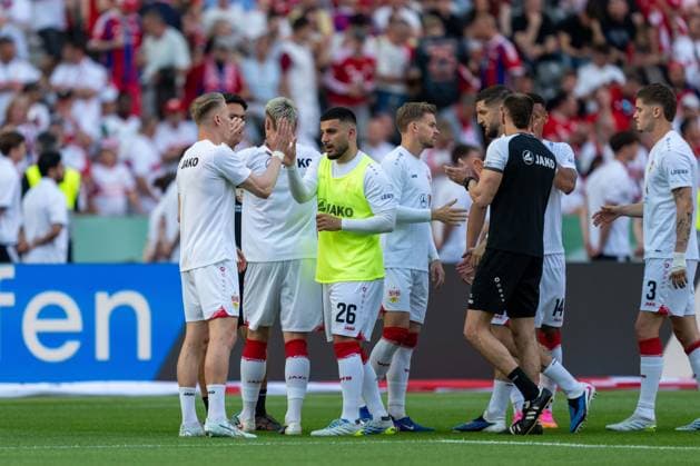 Stuttgarter Mannschaft beim Aufwaermen, Warm Up vor Spielbeginn, Chris Fuehrich (VfB Stuttgart, 10), Deniz Undav (VfB Stuttgart, 26), GER, FC Bayern Muenchen vs. VfB Stuttgart, Fussball, Herren, DFB-Pokal, Finale, Spielzeit 2025 2026, 23.05.2026 DFL REGULATIONS PROHIBIT ANY USE OF PHOTOGRAPHS AS IMAGE SEQUENCES AND OR QUASI-VIDEO GER, Abschlusstraining und Pressekonferenz am Vortag des DFB-Pokalfinale, FC Bayern Muenchen vs. VfB Stuttgart, Fussball, Herren, DFB-Pokal, Finale, Spielzeit 2025 2026, 23.05.2026 Berlin Copyright: xEibner-Pressefoto MaxxVincenx EP_MVN