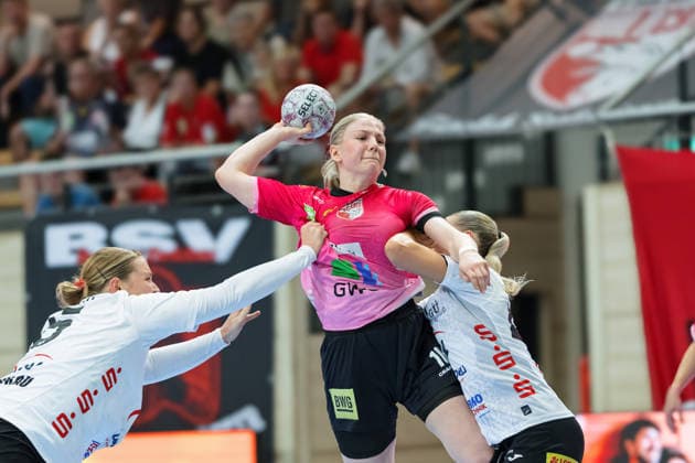 Laura Szabo (Zwickau, 6), Viktoria Marksteiner (Halle, 10), Julia Niewiadomska (Zwickau, 44), SV Union Halle-Neustadt vs. BSV Sachsen Zwickau, Handball Bundesliga Frauen, Play-Offs 5-11 Spieltag 6, Saison 2025 26, 23.05.2026 Halle SWH Arena Sachsen-Anhalt Deutschland