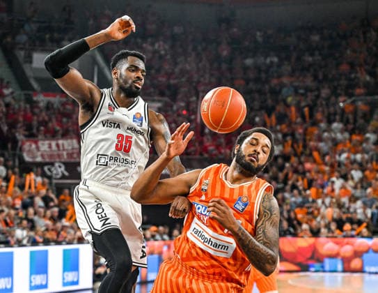 GER, BBL, Playoffs, ratiopharm Ulm vs BMA365 Bamberg Baskets 23.05.2026, ratiopharm arena, Neu-Ulm, GER, BBL, Playoffs, ratiopharm Ulm vs BMA365 Bamberg Baskets, im Bild Ejiofor Onu (Bamberg, 35), Joel Soriano (Ulm, 12)