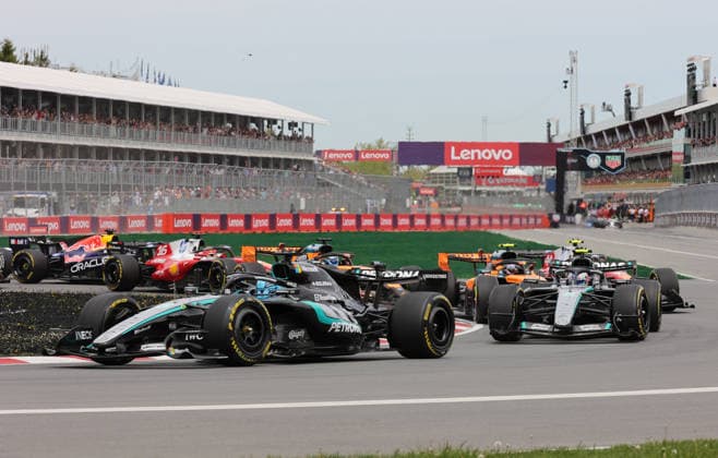 23.05.2026, Circuit Gilles-Villeneuve, Montreal, FORMULA 1 LENOVO GRAND PRIX DU CANADA 2026 , im Bild Rennstart:, George Russell (GBR), Mercedes-AMG Petronas Formula One Team, Andrea Kimi Antonelli (ITA), Lando Norris (GBR), McLaren Mastercard F1 Team, Lewis Hamilton (GBR), Scuderia Ferrari HP, Charles Leclerc (MCO), Oscar Piastri (AUS) (Photo by Mark Urquhart Hasan Bratic DeFodi Images) -