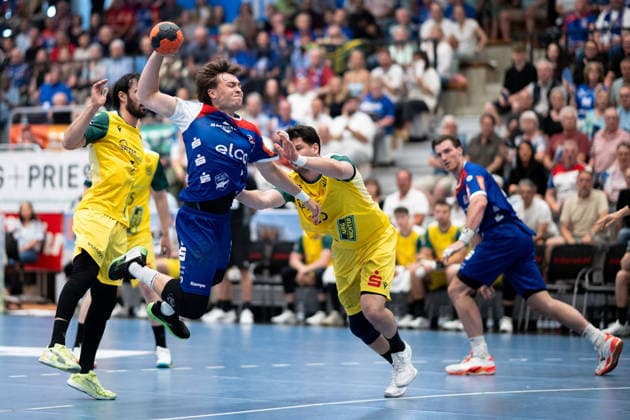Elias Huber (HBW Balingen Weilstetten, 07), gegen Philip Jungemann (VFL Eintracht Hagen, 25), HBW Balingen Weilstetten vs. VFL Eintracht Hagen, Handball, 2. Bundesliga, 33. Spieltag, Saison 2025 2026, 23.05.2026, Eibner-Pressefoto Andreas Ulmer HBW Balingen Weilstetten vs. VFL Eintracht Hagen, Handball, 2. Bundesliga, 33. Spieltag, Saison 2025 2026, 23.05.2026, Balingen Copyright: xEibner-Pressefoto AndreasxUlmerx EP_AUR