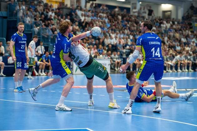 Daniel Astrup Pedersen, Kreislaeufer, (TSV GWD Minden 3), Teitur Oern Einarsson, Rueckraum, (VfL Gummersbach 14), Tom Kiesler, Rueckraum, (VfL Gummersbach 30), VfL Gummersbach vs. TSV GWD Minden, Daikin Handball Bundesliga, Herren , 30. Spieltag, 23.05.2026 Gummersbach NRW Deutschland