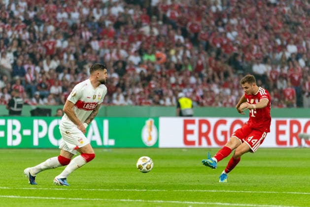 Josip Stanisic (FC Bayern Muenchen, 44) Torschuss Torchance, Jeff Chabot (VfB Stuttgart, 24), GER, FC Bayern Muenchen vs. VfB Stuttgart, Fussball, Herren, DFB-Pokal, Finale, Spielzeit 2025 2026, 23.05.2026 DFL REGULATIONS PROHIBIT ANY USE OF PHOTOGRAPHS AS IMAGE SEQUENCES AND OR QUASI-VIDEO GER, FC Bayern Muenchen vs. VfB Stuttgart, Fussball, Herren, DFB-Pokal, Finale, Spielzeit 2025 2026, 23.05.2026 Berlin Copyright: xEibner-Pressefoto MaxxVincenx EP_MVN
