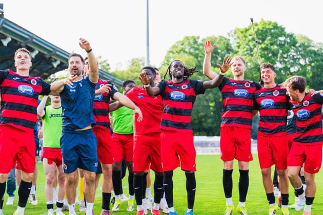 Viktoria Koeln feiert vor der Kurve Fortuna Köln vs. FC Viktoria Köln, Fussball, Landespokal Mittelrhein 2025 26, Finale, Saison 2025 26, 23.05.2026, Fortuna Köln vs. FC Viktoria Köln, Fussball, Landespokal Mittelrhein, Finale, Saison 2025 26, 23.05.2026 Köln Copyright: xEibner-Pressefoto LukasxBaldygax EP_LBA