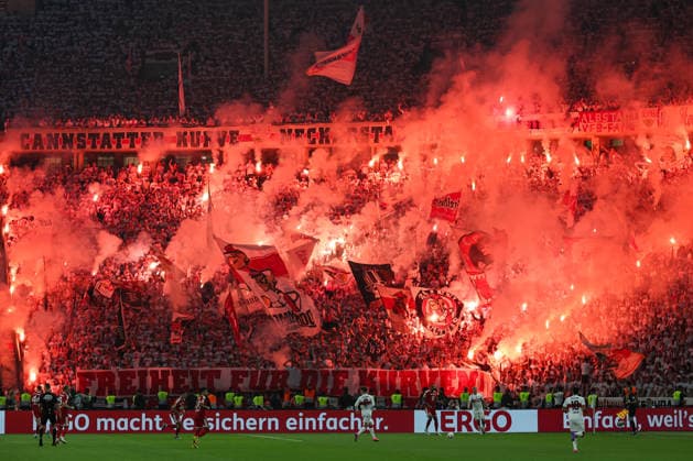 DFB Pokalfinale - FC Bayern München - VfB Stuttgart am 23.05.2026 im Olympiastadion in Berlin Fans vom VfB Stuttgart zünden Pyrotechnik.