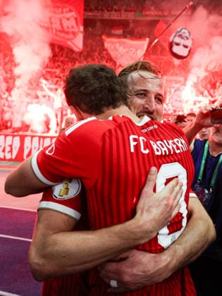 DFB Pokalfinale - FC Bayern München - VfB Stuttgart am 23.05.2026 im Olympiastadion in Berlin Jubel, Torjubel, Torschuetze, Torschütze Harry Kane (Muenchen 9) jubelt nach seinem Tor zum 3:0 mit Leon Goretzka (Muenchen 8).