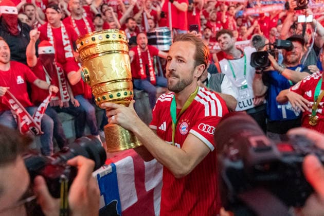 Harry Kane (FC Bayern Muenchen, 09) feiert den Sieg mit dem Pokal. GER, FC Bayern Muenchen vs. VfB Stuttgart, Fussball, Herren, DFB-Pokal, Finale, Spielzeit 2025 2026, 23.05.2026, DFL DFB REGULATIONS PROHIBIT ANY USE OF PHOTOGRAPHS AS IMAGE SEQUENCES AND OR QUASI-VIDEO, GER, FC Bayern Muenchen vs. VfB Stuttgart, Fussball, Herren, DFB-Pokal, Finale, Spielzeit 2025 2026, 23.05.2026 Berlin Copyright: xEibner-Pressefoto WolfgangxFrankx EP_WFK
