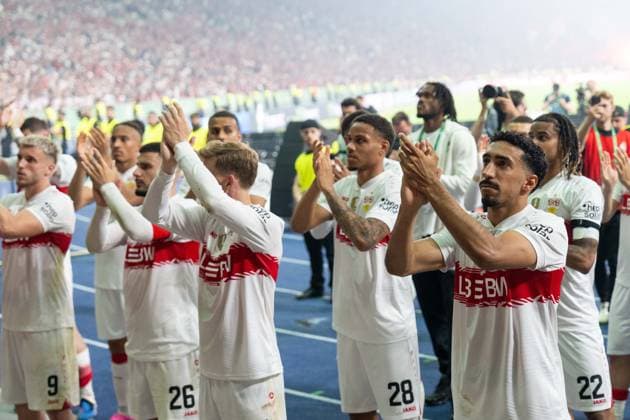Ermedin Demirovic (VfB Stuttgart, 09), Deniz Undav (VfB Stuttgart, 26), Maximilian Mittelstaedt (VfB Stuttgart, 07), Nikolas Nartey (VfB Stuttgart, 28), Tiago Tomas (VfB Stuttgart, 08) enttaeuscht Enttaeuschung nach Niederlage vor den Fans, GER, FC Bayern Muenchen vs. VfB Stuttgart, Fussball, Herren, DFB-Pokal, Finale, Spielzeit 2025 2026, 23.05.2026 DFL REGULATIONS PROHIBIT ANY USE OF PHOTOGRAPHS AS IMAGE SEQUENCES AND OR QUASI-VIDEO GER, FC Bayern Muenchen vs. VfB Stuttgart, Fussball, Herren, DFB-Pokal, Finale, Spielzeit 2025 2026, 23.05.2026 Berlin Copyright: xEibner-Pressefoto MaxxVincenx EP_MVN