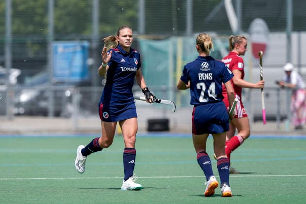 v.li.: Torschützin Ines Wanner (MHC, 12), Linda Bens (MHC, 24), Spielerinnen vom Mannheimer HC (MHC), jubeln über das Tor zum 1:0, Jubel, Torjubel, Torerfolg, celebrate the goal, goal, celebration, jubelt ueber das Tor, Freuen, Freude, freut sich, optimistisch, positiv, Spielszene, Highlight, Action, Aktion, 24.05.2026, Mannheim (Deutschland), Hockey, Deutsche Meisterschaft, Viertelfinale 3, Damen, Mannheimer HC - Rot-Weiss Köln