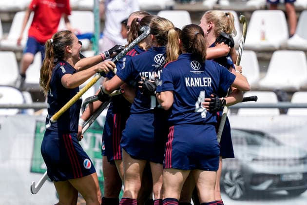 Spielerinnen vom Mannheimer HC (MHC), jubeln über das Tor zum 2:0, Jubel, Torjubel, Torerfolg, celebrate the goal, goal, celebration, jubelt ueber das Tor, Freuen, Freude, freut sich, optimistisch, positiv, Spielszene, Highlight, Action, Aktion, 24.05.2026, Mannheim (Deutschland), Hockey, Deutsche Meisterschaft, Viertelfinale 3, Damen, Mannheimer HC - Rot-Weiss Köln