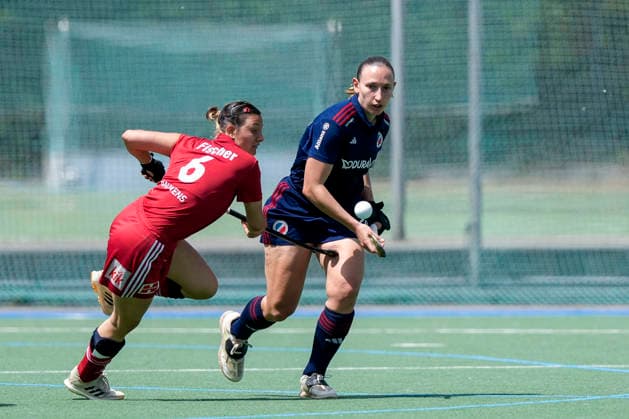 v.li.: Jule Fischer (KTHC, 6), Charlotte Gerstenhöfer (MHC, 28), Zweikampf, Spielszene, Duell, duel, tackle, tackling, Dynamik, Action, Aktion, 24.05.2026, Mannheim (Deutschland), Hockey, Deutsche Meisterschaft, Viertelfinale 3, Damen, Mannheimer HC - Rot-Weiss Köln
