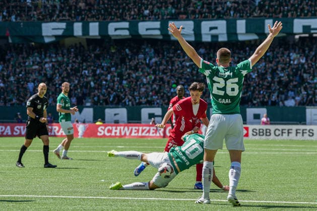 Fussball, Schweizer Cup, Finale: FC St. Gallen 1879 vs. FC Stade-Lausanne-Ouchy, Sonntag, 24.05.2026 (Stadion Wankdorf, Bern); Vasco Tritten (77, Stade-Lausanne-Ouchy), Lukas Daschner (10, FC St. Gallen), Tom Gaal (26, FC St. Gallen) Copyright: xValentinxDomgjonix