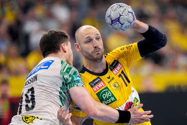 v.li.: Elvar Örn Jonsson (SCM, 19), Lukas Sandell (RNL, 11), Zweikampf, Spielszene, Duell, duel, tackle, tackling, Dynamik, Action, Aktion, 24.05.2026, Mannheim (Deutschland), Handball, Bundesliga, Rhein-Neckar Löwen - SC Magdeburg