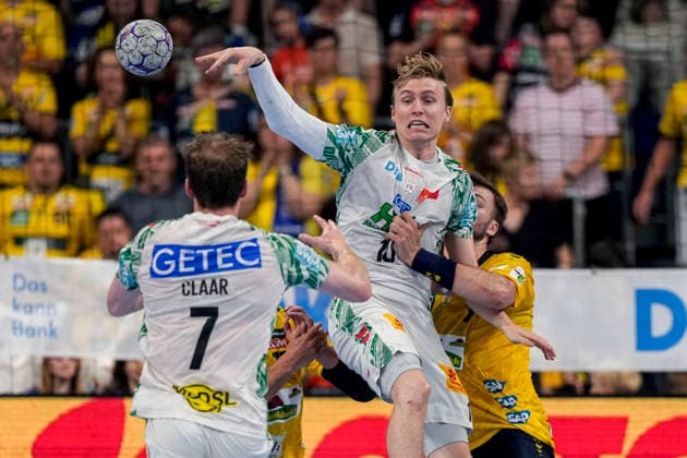 v.li.: Felix Claar (SCM, 7), Gisli Thorgeir Kristjansson (SCM, 10), Steven Plucnar Jacobsen (RNL, 9), Zweikampf, Spielszene, Duell, duel, tackle, tackling, Dynamik, Action, Aktion, 24.05.2026, Mannheim (Deutschland), Handball, Bundesliga, Rhein-Neckar Löwen - SC Magdeburg