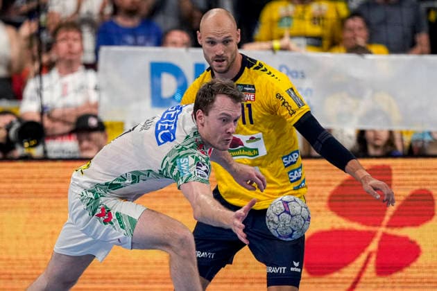 v.li.: Felix Claar (SCM, 7), Lukas Sandell (RNL, 11), Zweikampf, Spielszene, Duell, duel, tackle, tackling, Dynamik, Action, Aktion, 24.05.2026, Mannheim (Deutschland), Handball, Bundesliga, Rhein-Neckar Löwen - SC Magdeburg