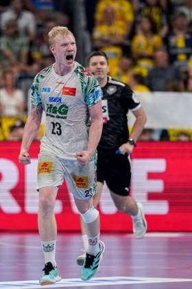 Torschütze Magnus Saugstrup (SCM, 23), Spieler vom SC Magdeburg, jubelt über ein Tor, Jubel, jubeln, Torjubel, Torerfolg, celebrate the goal, goal, celebration, jubelt ueber das Tor, Freuen, Freude, freut sich, optimistisch, positiv, Spielszene, Highlight, Freisteller, Ganzkörper, Einzelbild, Einzelfoto, Aktion, Action, 24.05.2026, Mannheim (Deutschland), Handball, Bundesliga, Rhein-Neckar Löwen - SC Magdeburg