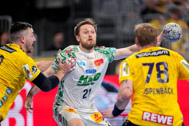 v.li.: Jannik Kohlbacher (RNL, 80), Albin Lagergren (SCM, 21), Edwin Aspenbäck (RNL, 78), Zweikampf, Spielszene, Duell, duel, tackle, tackling, Dynamik, Action, Aktion, 24.05.2026, Mannheim (Deutschland), Handball, Bundesliga, Rhein-Neckar Löwen - SC Magdeburg