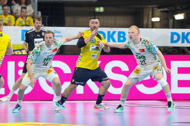 24.05.2026, xgox, Handball - Daikin HBL Rhein-Neckar Löwen - SC Magdeburg emspor, v.l. Omar Ingi Magnusson (Magdeburg, 14), Jannik Kohlbacher (Rhein-Neckar Loewen, 80), Magnus Saugstrup (Magdeburg, 23) Zweikampf, Duell, Kampf, tackle Mannheim