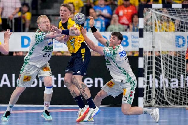 v.li.: Magnus Saugstrup (SCM, 23), Edwin Aspenbäck (RNL, 78), Elvar Örn Jonsson (SCM, 19), Zweikampf, Spielszene, Duell, duel, tackle, tackling, Dynamik, Action, Aktion, 24.05.2026, Mannheim (Deutschland), Handball, Bundesliga, Rhein-Neckar Löwen - SC Magdeburg