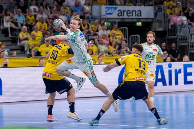 v.li.: Jannik Kohlbacher (RNL, 80), Gisli Thorgeir Kristjansson (SCM, 10), Sebastian Heymann (RNL, 13), beim Sprungwurf, Wurf, Torwurf, Action, Aktion, Spielszene, 24.05.2026, Mannheim (Deutschland), Handball, Bundesliga, Rhein-Neckar Löwen - SC Magdeburg