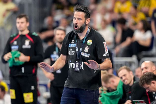 Bennet Wiegert (Trainer, Cheftrainer, SCM), gibt Anweisungen, gestikuliert, mit den Armen gestikulieren, Einzelbild, Einzelfoto, Aktion, Action, 24.05.2026, Mannheim (Deutschland), Handball, Bundesliga, Rhein-Neckar Löwen - SC Magdeburg