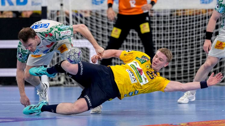 v.li.: Felix Claar (SCM, 7), Haukur Thrastarson (RNL, 25), Zweikampf, Spielszene, Duell, duel, tackle, tackling, Dynamik, Action, Aktion, 24.05.2026, Mannheim (Deutschland), Handball, Bundesliga, Rhein-Neckar Löwen - SC Magdeburg