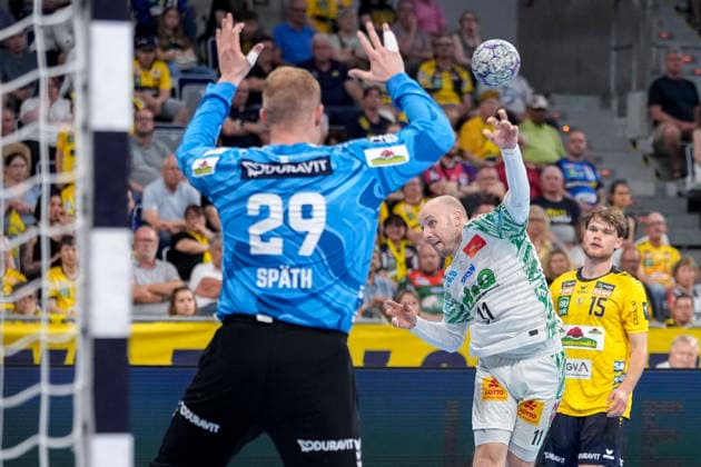 v.li.:David Späth (Torwart, RNL, 29), Daniel Pettersson (SCM, 11), David More (RNL, 15), beim Sprungwurf, Wurf, Torwurf, Action, Aktion, Spielszene, 24.05.2026, Mannheim (Deutschland), Handball, Bundesliga, Rhein-Neckar Löwen - SC Magdeburg