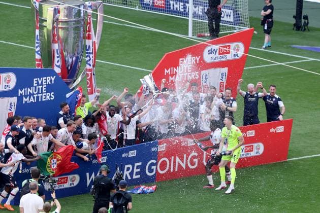 Bolton Wanderers celebrate with the trophy after winning the EFL Championship Play-off Final and promotion to the Premier League Bolton Wanderers v Stockport County, EFL Sky Bet League One, Play-Off Final, Football, Wembley Stadium, London, UK - 24 May 2026London Wembley Stadium United Kingdom EDITORIAL USE ONLY No use with unauthorised audio, video, data, fixture lists, club league logos or live services. Online in-match use limited to 120 images, no video emulation. No use in betting, games or single club league player publications. Copyright: xIanxTuttle Shutterstockx 16889808du