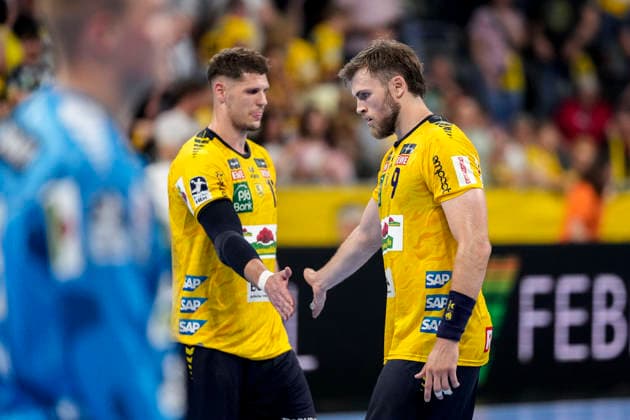 v.li.: Sebastian Heymann (RNL, 13), Steven Plucnar Jacobsen (RNL, 9), Spieler der Rhein-Neckar-Löwen, enttäuscht über die Niederlage, Enttäuschung nach dem Schlusspfiff, Highlight, Verlierer, verloren, Frustration, disappointed, pessimistisch, 24.05.2026, Mannheim (Deutschland), Handball, Bundesliga, Rhein-Neckar Löwen - SC Magdeburg