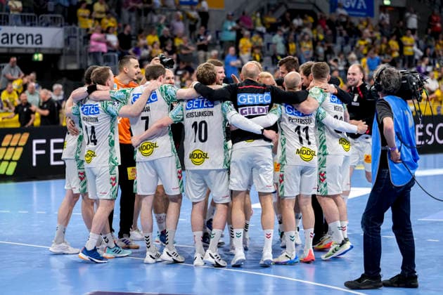 Spieler vom SC Magdeburg, Jubel nach dem Schlusspfiff, Freude über den Sieg, Sieger, Gewinner, jubelt, jubeln, fröhlich, positiv, freut sich, freuen, optimistisch, Highlight, Action, Aktion, tanzen im Kreis, Teamkreis, Mannschaftskreis, 24.05.2026, Mannheim (Deutschland), Handball, Bundesliga, Rhein-Neckar Löwen - SC Magdeburg