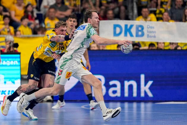 v.li.: Edwin Aspenbäck (RNL, 78), Felix Claar (SCM, 7), Zweikampf, Spielszene, Duell, duel, tackle, tackling, Dynamik, Action, Aktion, 24.05.2026, Mannheim (Deutschland), Handball, Bundesliga, Rhein-Neckar Löwen - SC Magdeburg