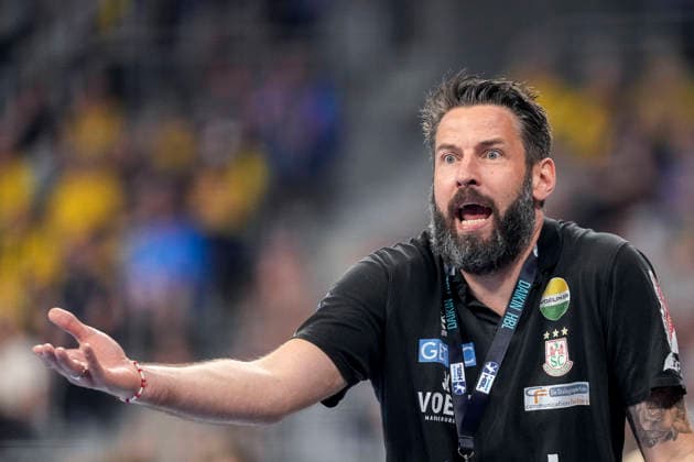 Bennet Wiegert (Trainer, Cheftrainer, SCM), gibt Anweisungen, gestikuliert, mit den Armen gestikulieren, Einzelbild, Einzelfoto, Aktion, Action, 24.05.2026, Mannheim (Deutschland), Handball, Bundesliga, Rhein-Neckar Löwen - SC Magdeburg