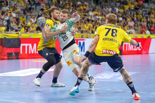 24.05.2026, xgox, Handball - Daikin HBL Rhein-Neckar Löwen - SC Magdeburg emspor, v.l. Steven Plucnar Jacobsen (Rhein-Neckar Loewen, 9), Philipp Weber (Magdeburg, 20) , Edwin Aspenbaeck (Rhein-Neckar Loewen, 78) Zweikampf, Duell, Kampf, tackle Mannheim