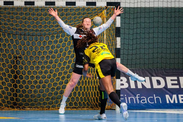 (L-R) Melanie Veith (HSG Blomberg-Lippe, 16), Deborah Lassource (Borussia Dortmund, 22) fuehrt einen Siebenmeter aus GER, HSG Blomberg-Lippe vs. Borussia Dortmund, Handball, 1. Bundesliga Frauen, Play-Offs, Finale, Spiel 2, 24.05.2026 GER, HSG Blomberg-Lippe vs. Borussia Dortmund, Handball, 1. Bundesliga Frauen, Play-Offs, Finale, Spiel 2, 24.05.2026 Blomberg Copyright: xEibner-Pressefoto JanxRollingerx EP_JSK
