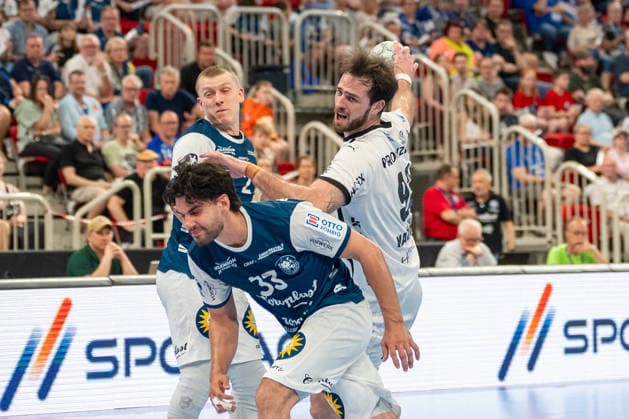 Zweikampf zwischen Noah Beyer (Bergischer HC 06, 02), Eloy Morante Maldonado (Bergischer HC 06, 33) und Veron Nacinovic (THW Kiel, 93). Bergischer HC vs. THW KIel, Handball, DAIKIN HBL, 32. Spieltag, Saison 2025 2026, 24.05.2026 Bergischer HC vs. THW Kiel, Handball, DAIKIN HBL, 32. Spieltag, Saison 2025 2026, 24.05.2026 Duesseldorf Copyright: xEibner-Pressefoto ThomasxHaeslerx EP_THR