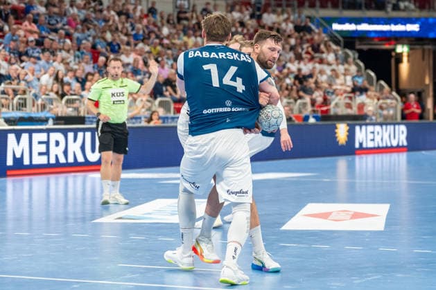Zweikampf zwischen Gerdas Barbarskas (Bergischer HC 06, 14) und Harald Reinkind (THW Kiel, 06). Bergischer HC vs. THW KIel, Handball, DAIKIN HBL, 32. Spieltag, Saison 2025 2026, 24.05.2026 Bergischer HC vs. THW Kiel, Handball, DAIKIN HBL, 32. Spieltag, Saison 2025 2026, 24.05.2026 Duesseldorf Copyright: xEibner-Pressefoto ThomasxHaeslerx EP_THR