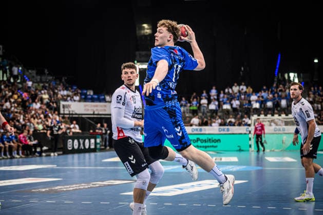 Max Heydecke (TVB Stuttgart, 19) setzt sich durch gegen Marko Grgic (SG Flensburg-Handewitt, 17) GER, TVB Stuttgart - SG Flensburg-Handewitt, DAIKIN HBL, Handball, Bundesliga, 32. Spieltag, Spielzeit 2025 2026, 24.05.2026 GER, TVB Stuttgart - SG Flensburg-Handewitt, DAIKIN HBL, Handball, Bundesliga, 32. Spieltag, Spielzeit 2025 2026, 24.05.2026 Stuttgart Copyright: xSandyxDinkelackerx EP_SDR