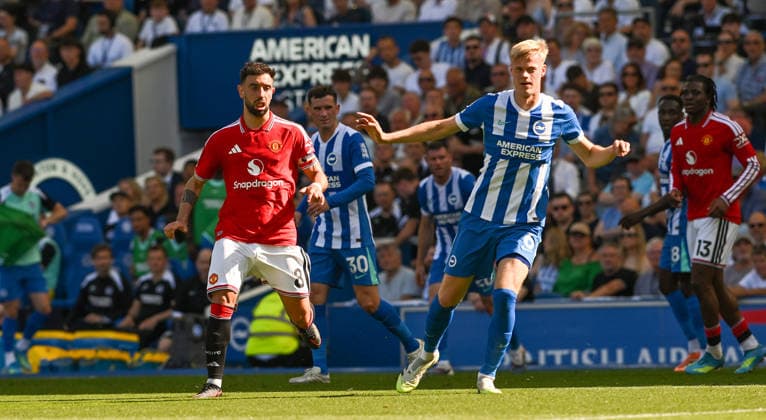 Bruno Fernandes of Manchester United, ManU on the left with Jan Paul van Hecke of Brighton during the Premier League match between Brighton and Hove Albion and Manchester United at the American Express Stadium , Brighton , UK - 24th May 2026 Brighton & Hove Albion vs Manchester United Premier League Football, Amex Stadium, Sussex, United Kingdom - 24 May 2026Brighton Amex Stadium Sussex United Kingdom EDITORIAL USE ONLY No use with unauthorised audio, video, data, fixture lists, club league logos or live services. Online in-match use limited to 120 images, no video emulation. No use in betting, games or single club league player publications. . No mer Copyright: xSimonxDack TPI Shutterstockx 16895822af